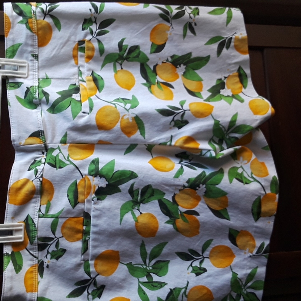 Isaac Mizrahi citrus lemon lime shorts size 16 - Picture 2 of 2